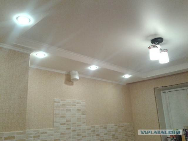 Потолок из гипсокартона с точечными светильниками