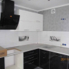 Ход ремонта и дизайн угловой черно-белой кухни в стиле модерн (22 фото)