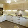 Дизайн угловой кухни 10 кв.м в пастельных тонах (12 фото)
