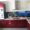 Дизайн угловой красной кухни 10 кв.м (9 фото)