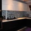Дизайн угловой черно-белой кухни 14 кв.м (4 фото)