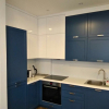 Синяя кухня 12 кв м в неоклассическом стиле, совмещенная с гостиной