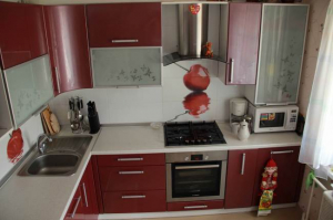 Угловая красная кухня от ЭлКомСтиль (14 фото)
