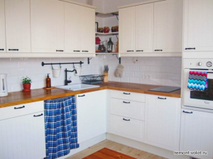 Белая кухня Икеа 10 кв.м в стиле кантри за 4070$ (27 фото)