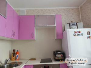Розовая кухня 5 кв.м. в современном стиле за 1600 у.е. (5 фото)