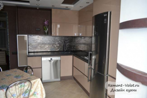 Дизайн бежевой современной кухни, объединенной с лоджией (23 фото)