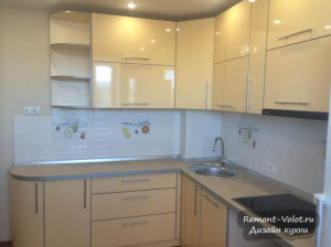 Недорогая кухня из бежевого пластика (6 фото после монтажа)