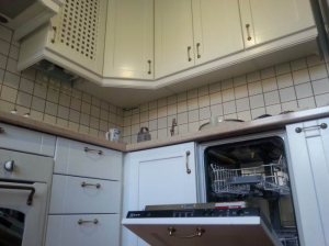 Белая кухня совмещенная с гостиной в хрущевке 5,6 кв.м.