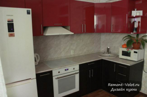 Бюджетная красно-черная кухня 11 кв.м на заказ в Краснодаре