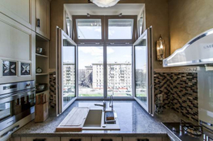 Дизайн кухни 14 кв м с мойкой у окна в Москве. Квартирный вопрос