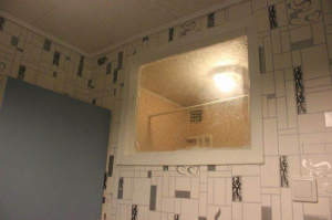 Окно между кухней и ванной в хрущевках. Зачем оно нужно и как заделать?