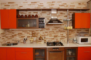 24 идеи отделки стен на кухне декоративным камнем и обоями