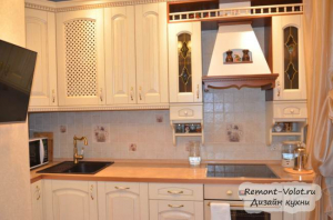 Дизайн светлой классической кухни "ЗОВ" с диваном в Москве (14 фото + цена)
