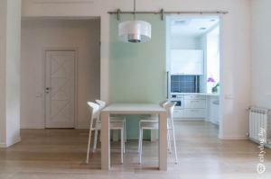 Современный дизайн белой кухни 6 кв.м с обеденной зоной в гостиной (13 фото)