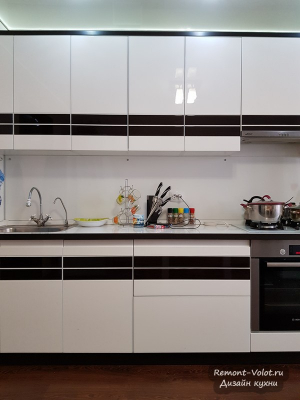 Черно-белая кухня 12,5 кв м с газовым котлом в новостройке. Чебоксары