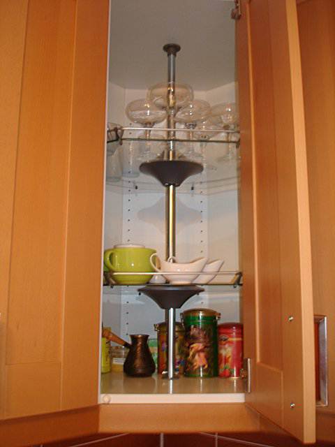 Функциональная кухня в однокомнатной квартире (24 фото)