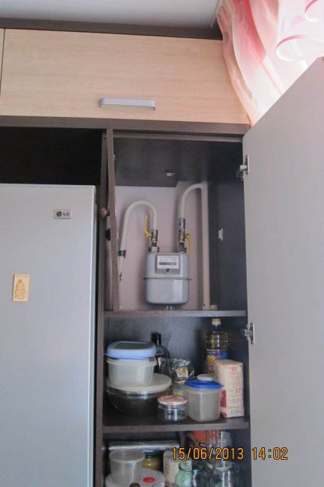 Как спрятать газовый счетчик на кухне 12 кв.м (5 фото)