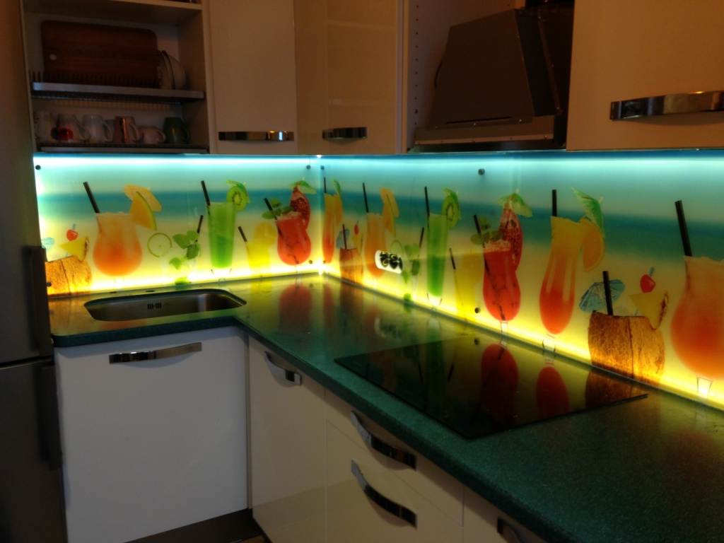Подсветка фартука светодиодной лентой на кухне