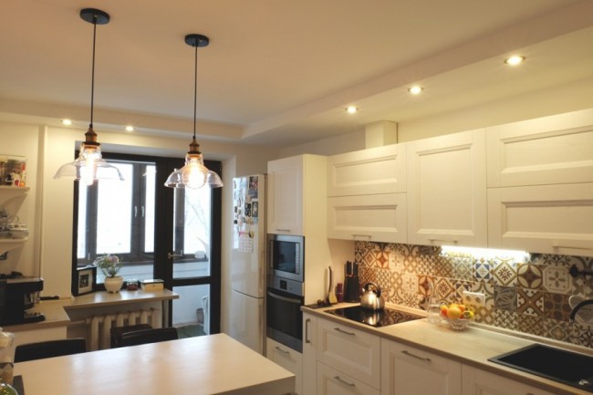 Потолок над обеденной зоной фото – Выделить функциональные зоны на кухне помогут потолки из гипсокартона и освещение