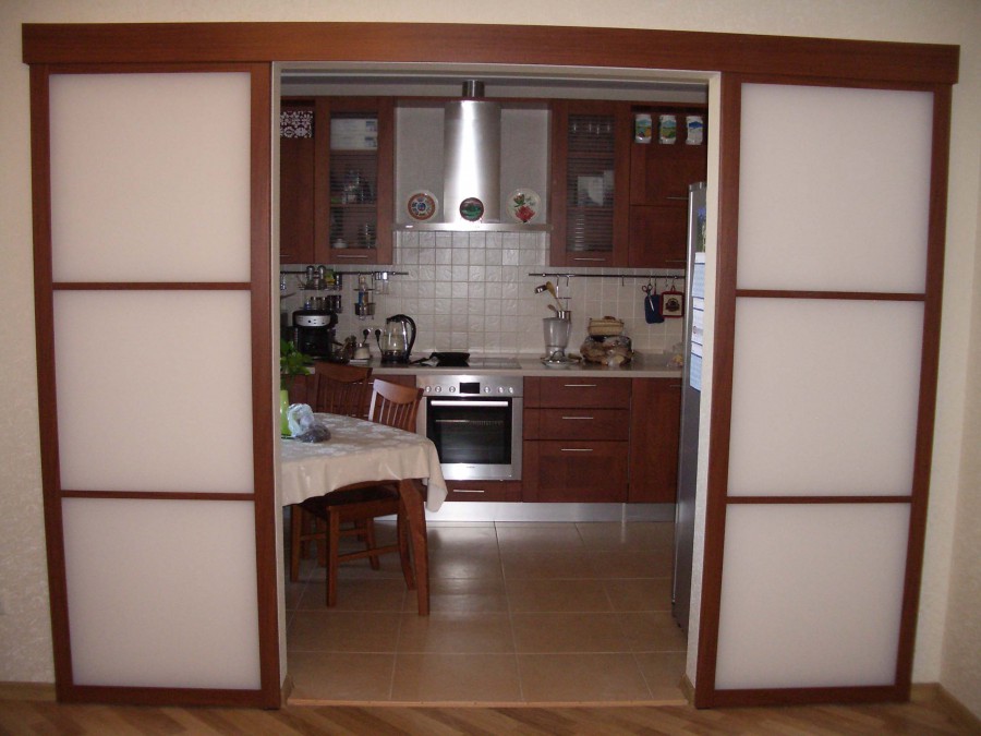 Раздвижные двери на кухню: купе, пенал, складные, маятниковые