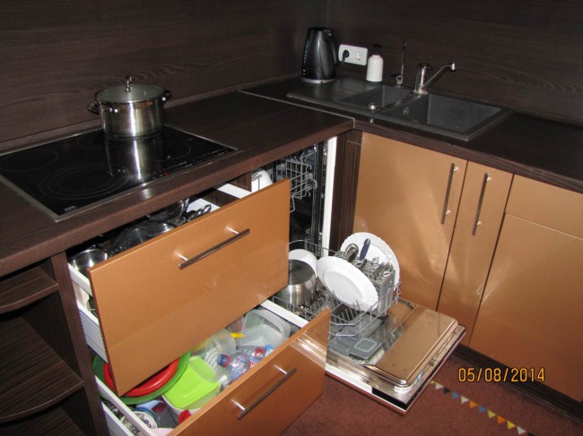 Установка встраиваемой посудомоечной машины в угловую кухню