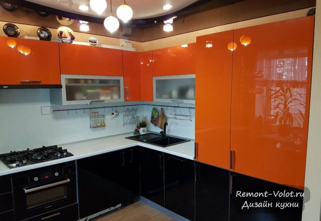 Оранжево-серая кухня