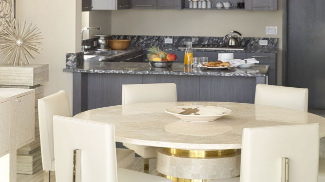 Кухонные столы с каменной поверхностью