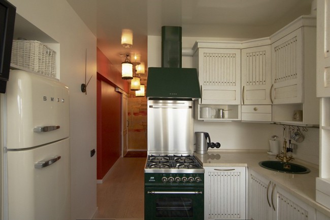 8 кухонь с отдельно стоящей плитой, которые выглядят стильно (не обязательно вс�траивать)
