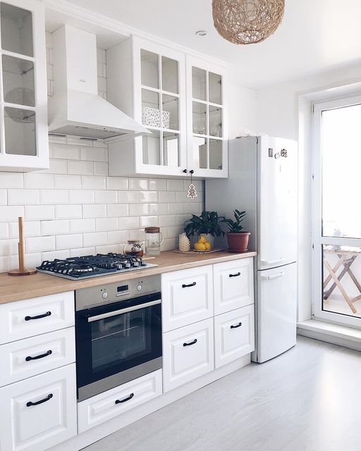 Белая кухня: 65+ лучших фото в интерьере
